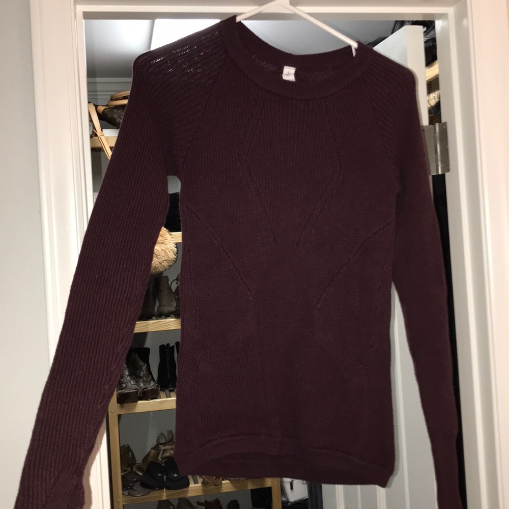 Lululemon burgundy sweater size 4